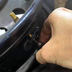 TPMS SENSOR REPLACEMENT (SNAP-IN)